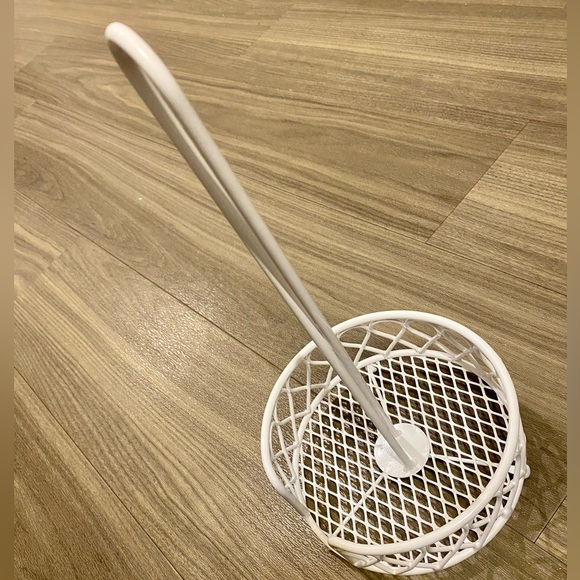 Vertical portable stand-alone paper towel holder: Painted Metal - Picture 2 of 4